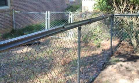 Metal and Chain-link Cat fence roller kits for cat-proofing your yard - Oscillot Europe and UK